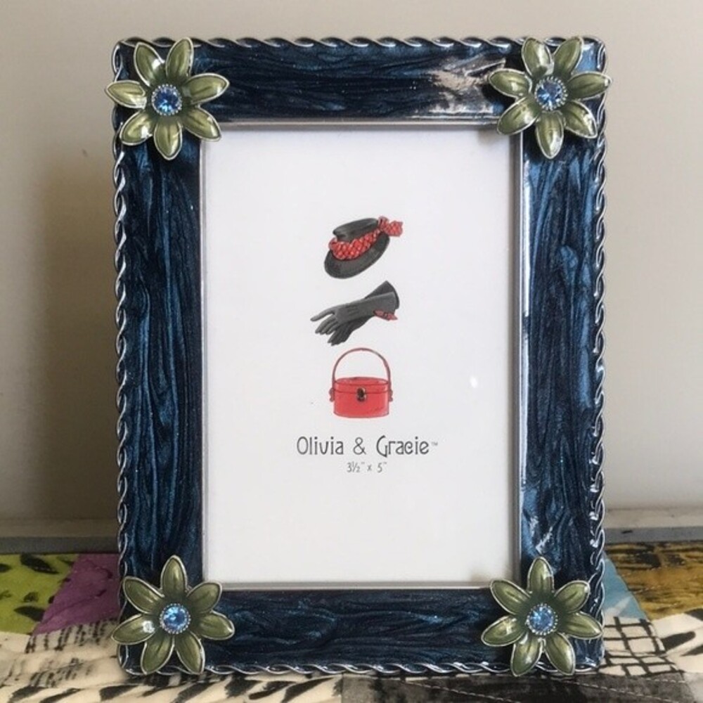 Olivia & Gracie Frame
